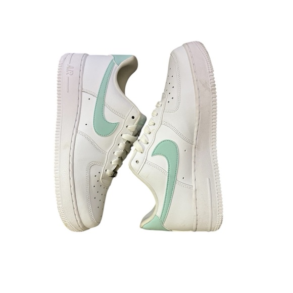 [Nike] Women’s Air Force 1 '07 - Picture 4 of 6